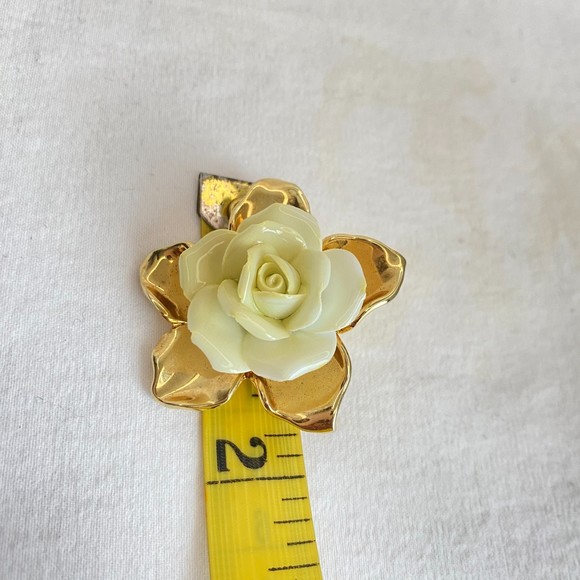 Rose Brooch Off White Porcelain Over Gold Tone Leaves - Picture 6 of 6